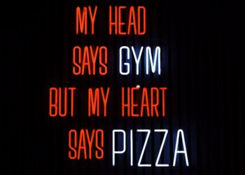 10 Short Witty Quotes to Brighten Your Day Instantly